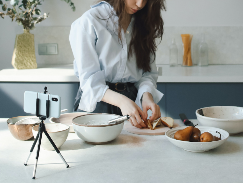 woman-preparing-food.png